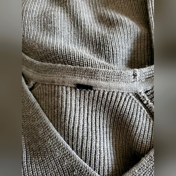 Athleta Hanover Refined V-Neck Pullover Sweater In Sage Green Sz XXS Wool Blend - Picture 8 of 10